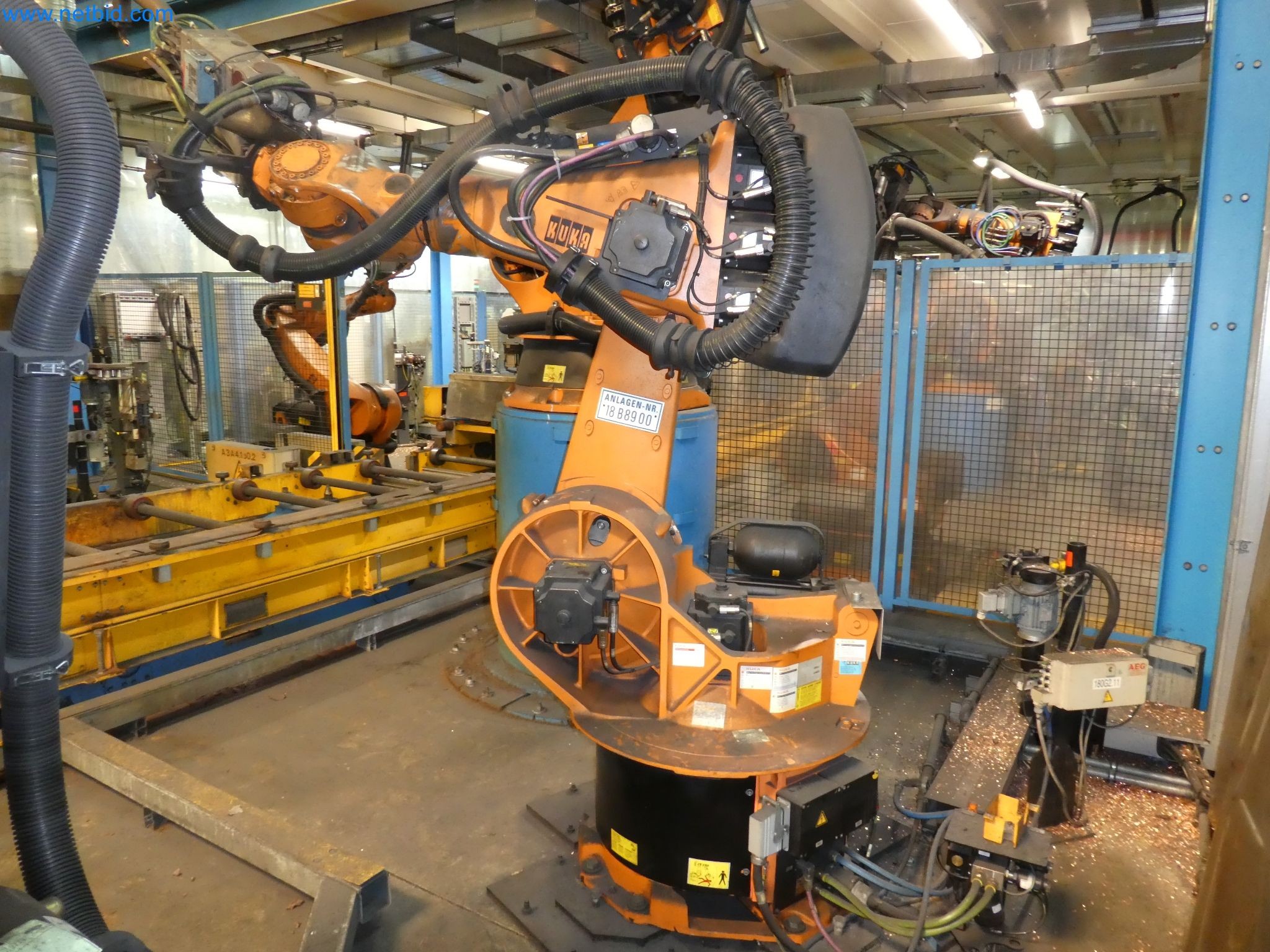 Robots, welding equipment and assembly accessories from the automotive industry-78