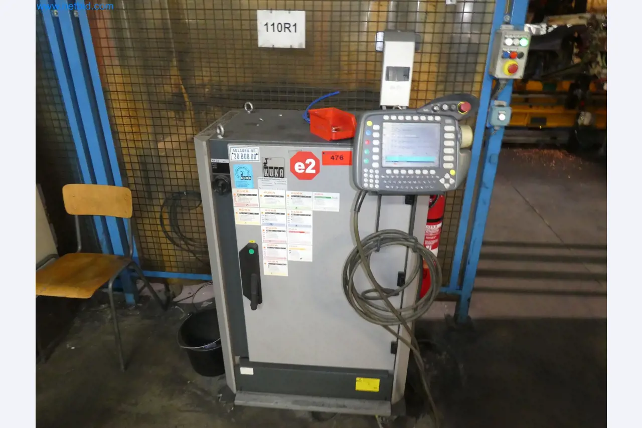 Robots, welding equipment and assembly accessories from the automotive industry-7