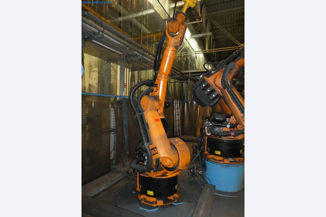 Robots, welding equipment and assembly accessories from the automotive industry-84