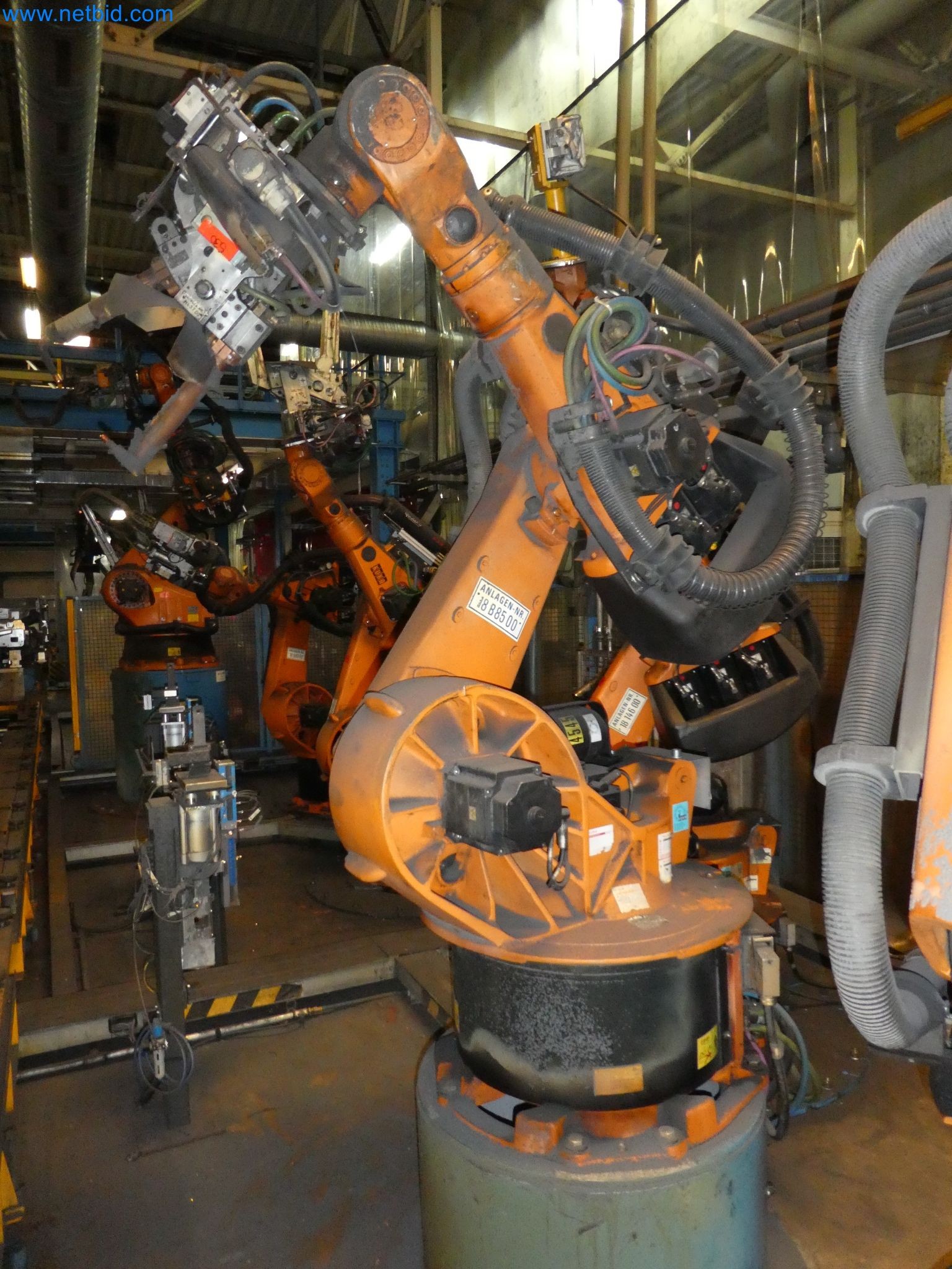 Robots, welding equipment and assembly accessories from the automotive industry-87