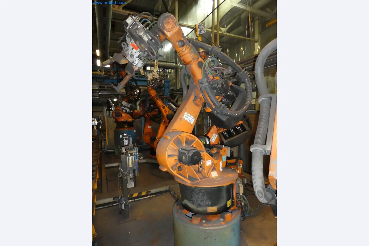 Robots, welding equipment and assembly accessories from the automotive industry-87