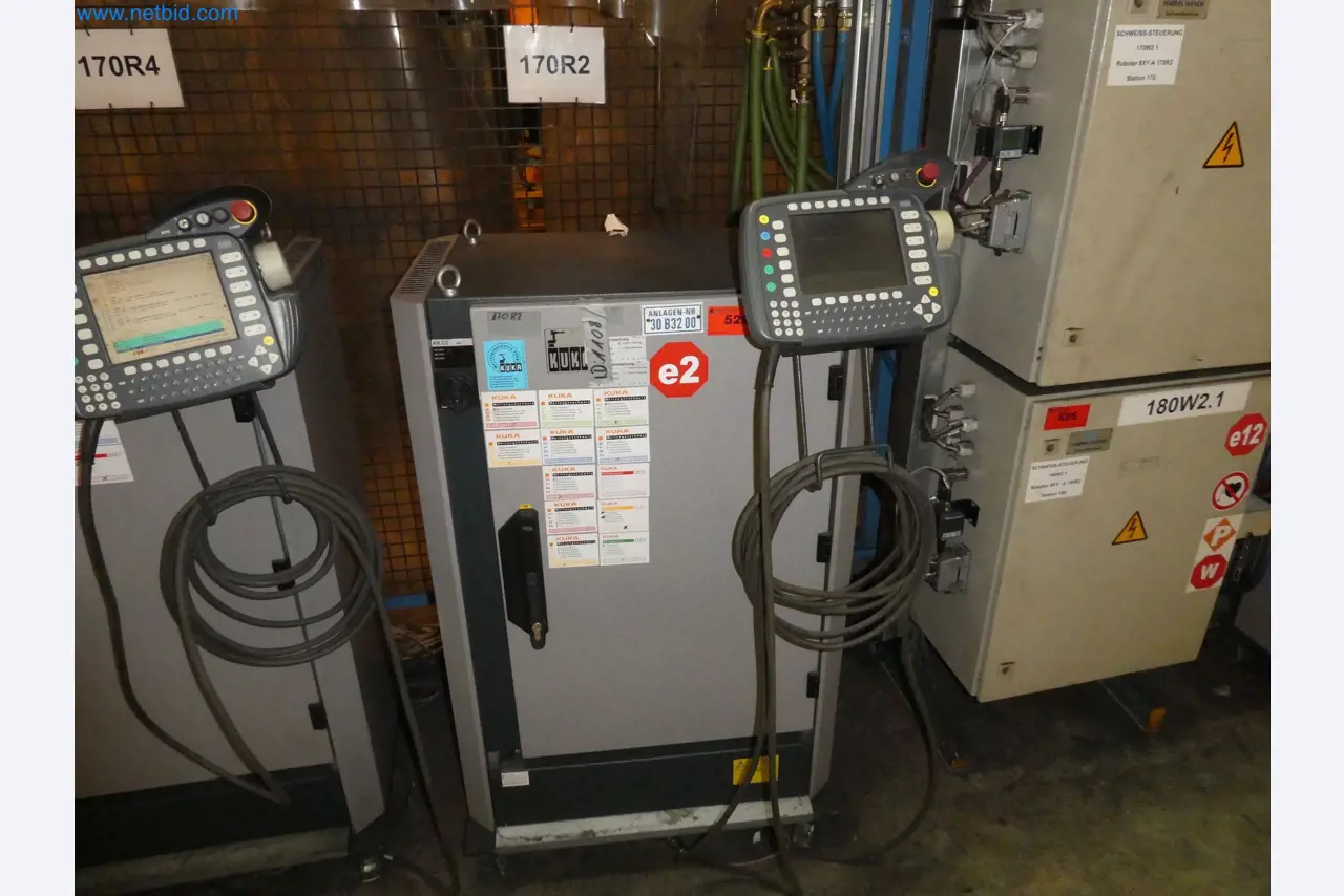 Robots, welding equipment and assembly accessories from the automotive industry-89