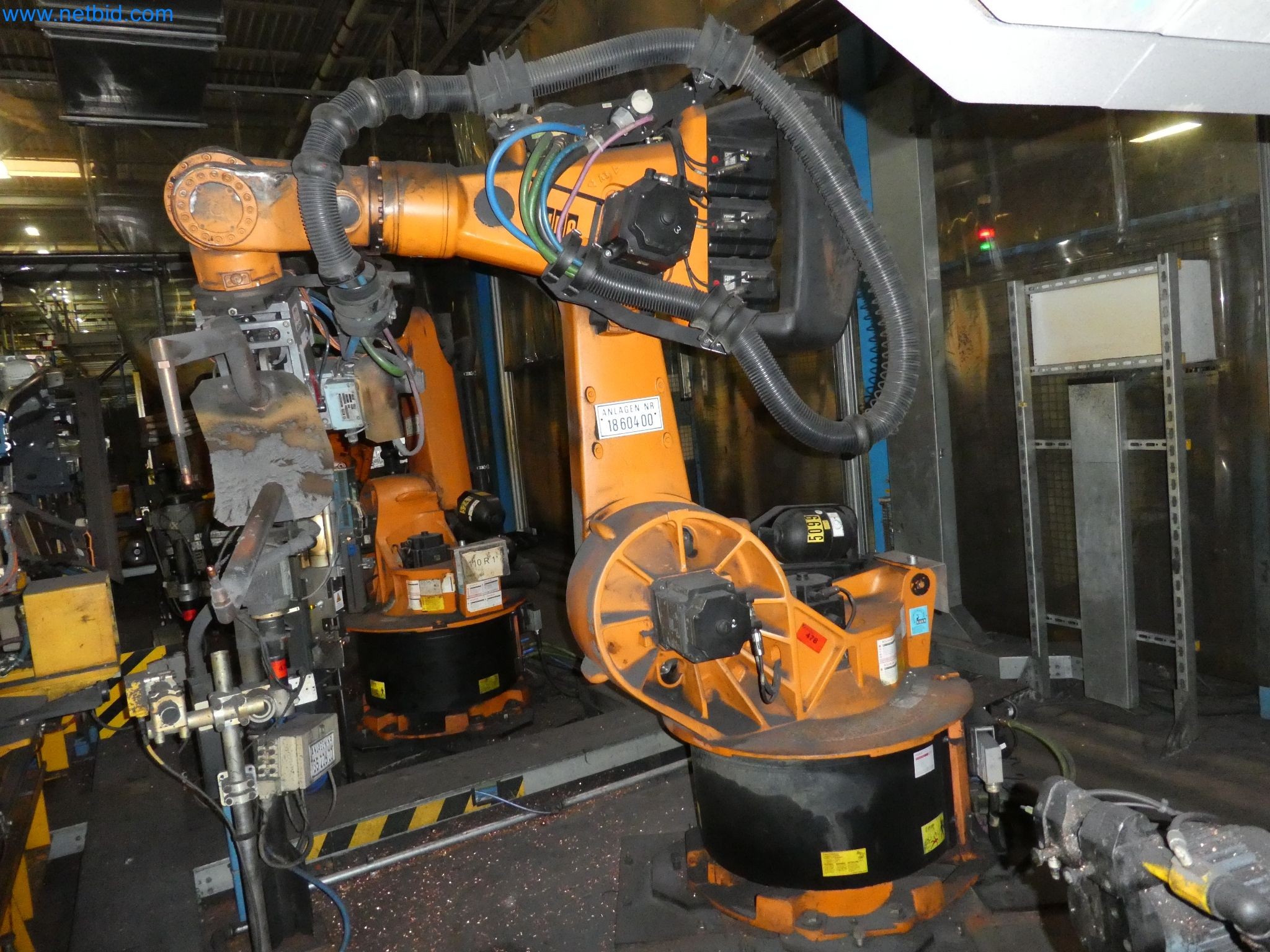 Robots, welding equipment and assembly accessories from the automotive industry-8