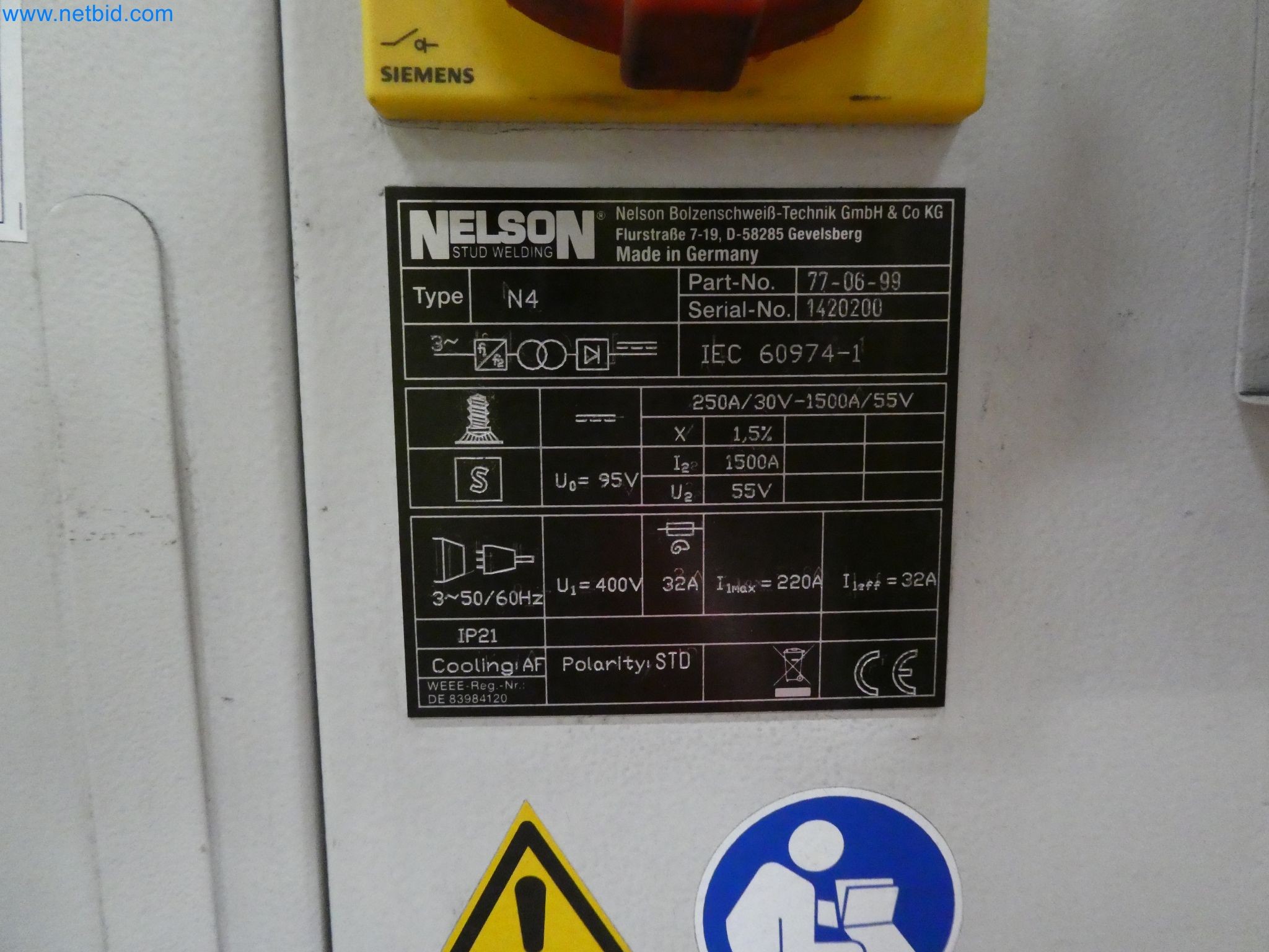 Robots, equipos de soldadura y accesorios de montaje de la industria del automóvil-1