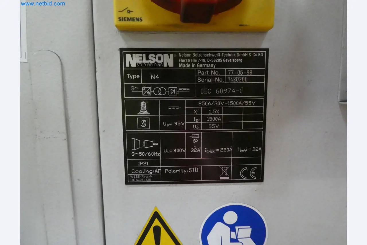 Robots, equipos de soldadura y accesorios de montaje de la industria del automóvil-1