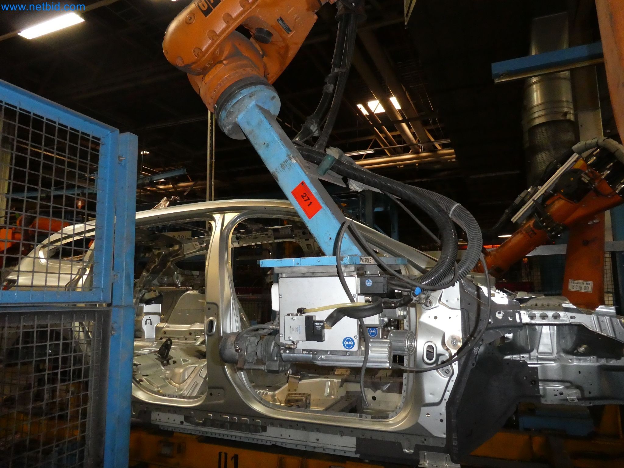 Robots, equipos de soldadura y accesorios de montaje de la industria del automóvil-2