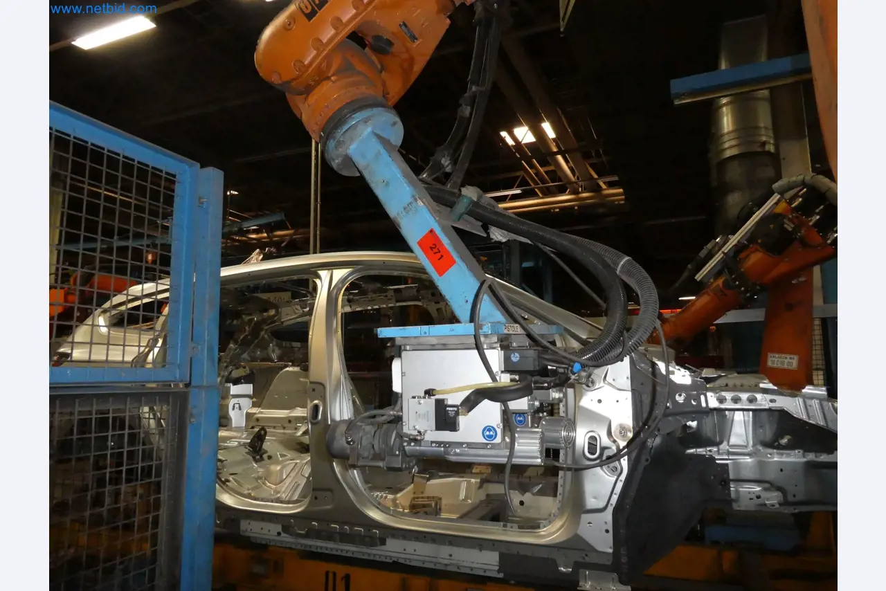 Robots, equipos de soldadura y accesorios de montaje de la industria del automóvil-2