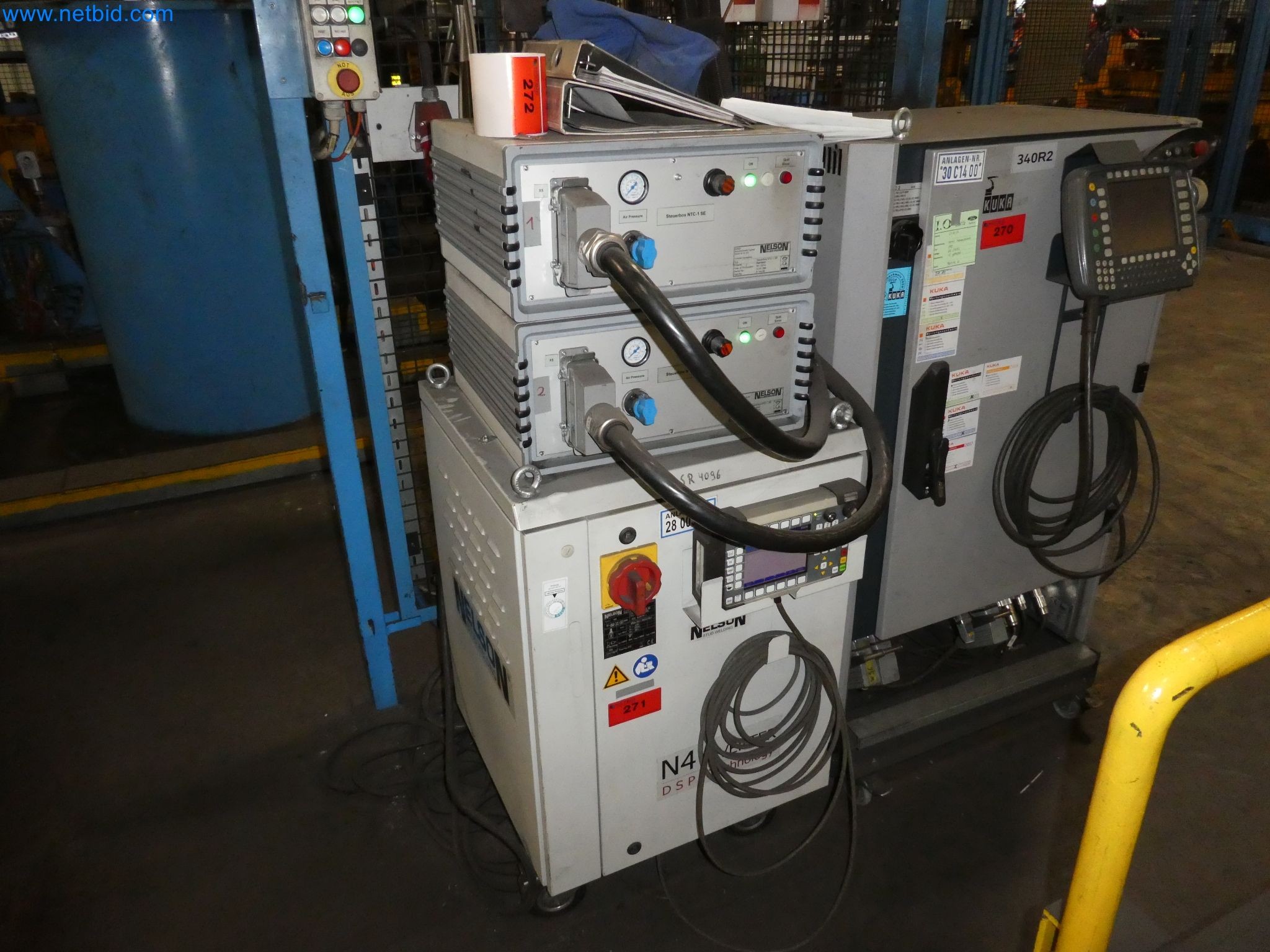 Robots, equipos de soldadura y accesorios de montaje de la industria del automóvil-5