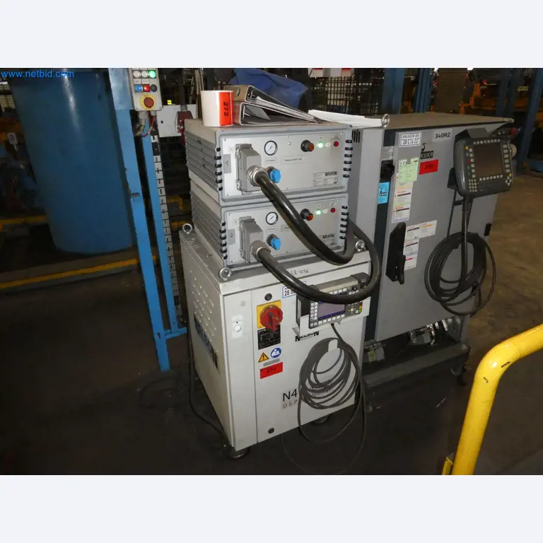 Robots, equipos de soldadura y accesorios de montaje de la industria del automóvil-5