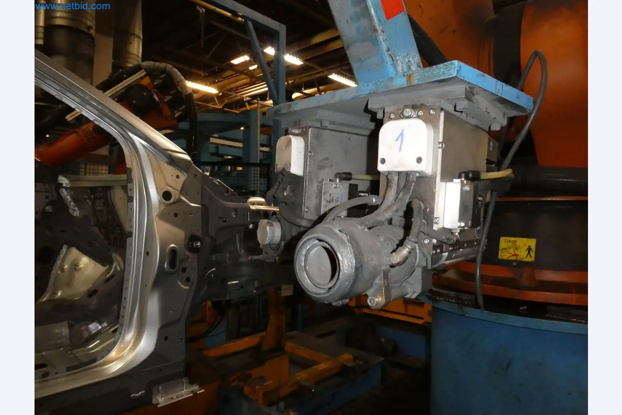 Robots, equipos de soldadura y accesorios de montaje de la industria del automóvil-6