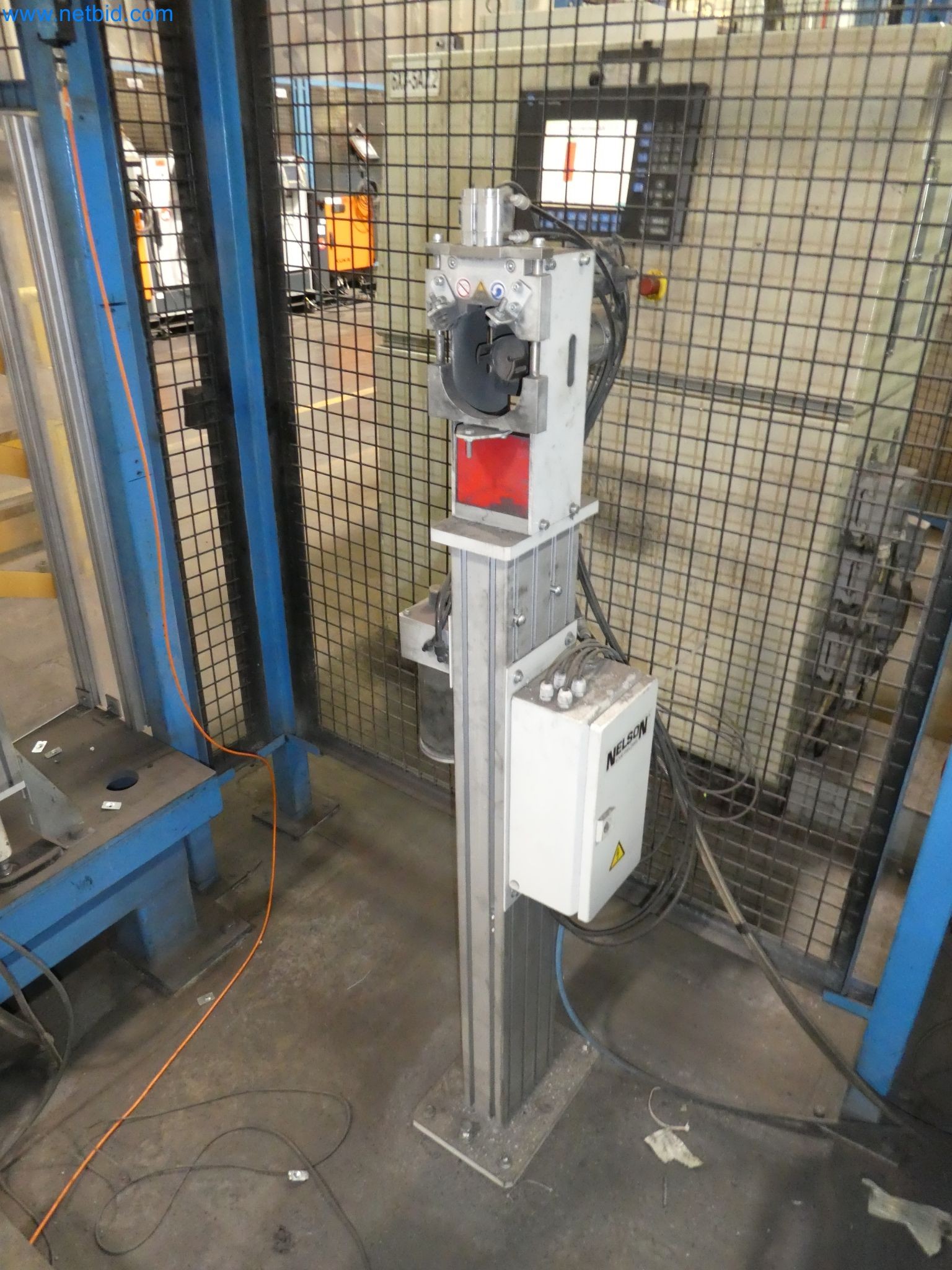 Robots, equipos de soldadura y accesorios de montaje de la industria del automóvil-8