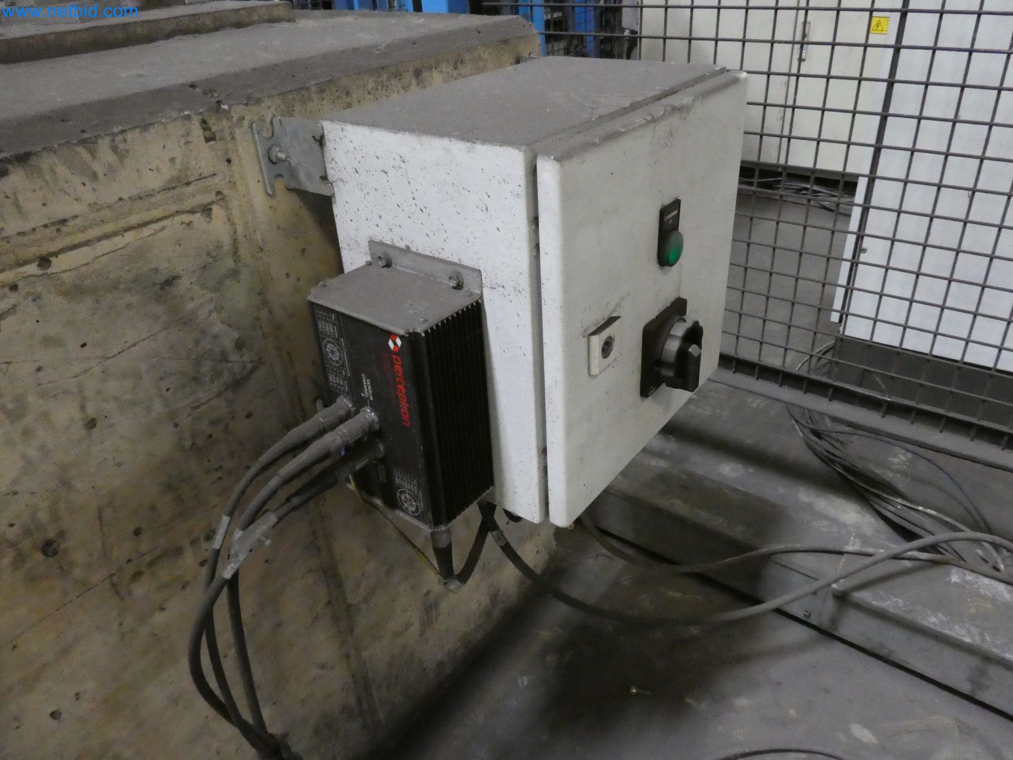 Robots, equipos de soldadura y accesorios de montaje de la industria del automóvil-2