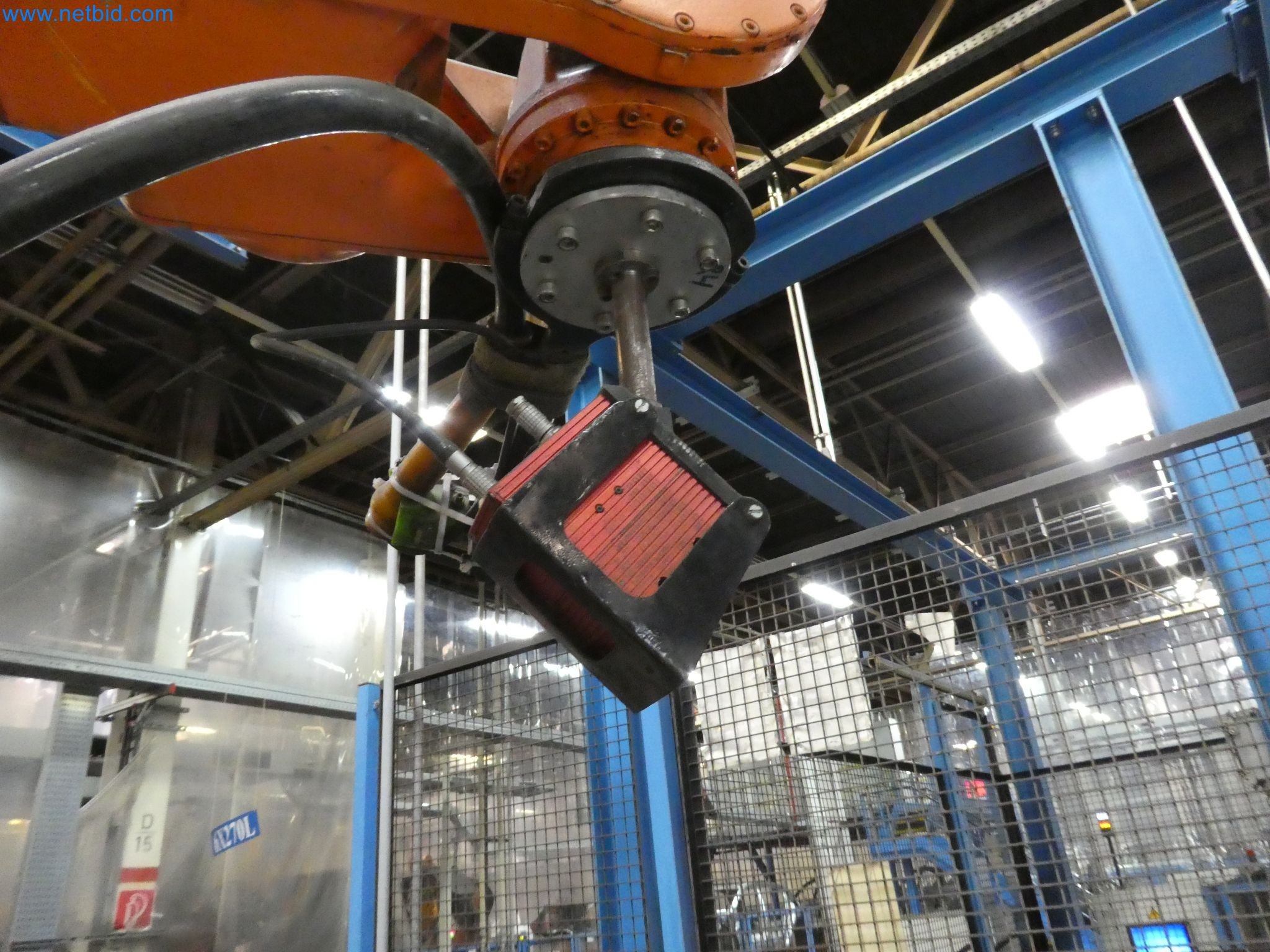 Robots, equipos de soldadura y accesorios de montaje de la industria del automóvil-3