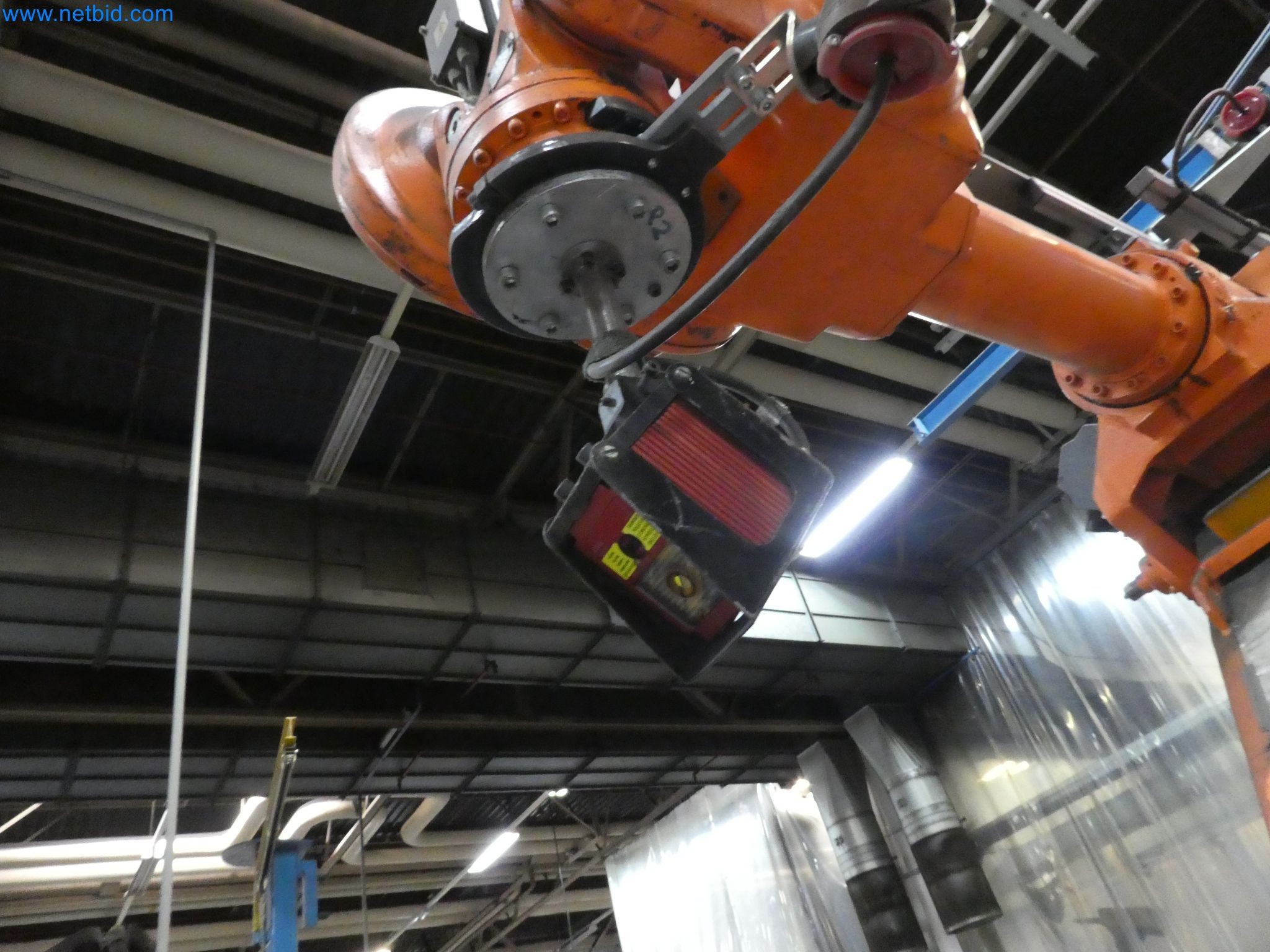 Robots, equipos de soldadura y accesorios de montaje de la industria del automóvil-7