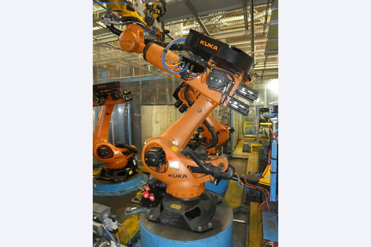 Robots, equipos de soldadura y accesorios de montaje de la industria del automóvil-1