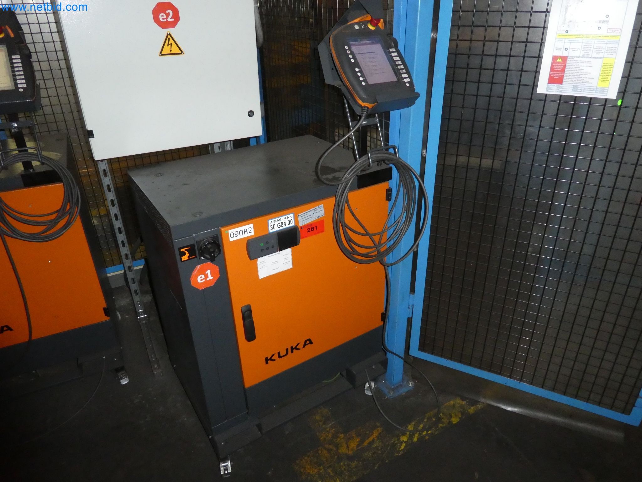 Robots, equipos de soldadura y accesorios de montaje de la industria del automóvil-4