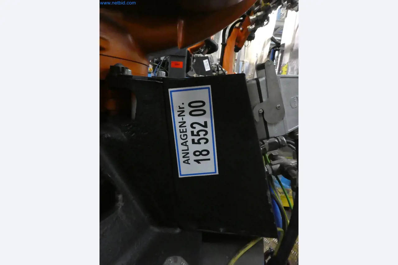 Robots, equipos de soldadura y accesorios de montaje de la industria del automóvil-5