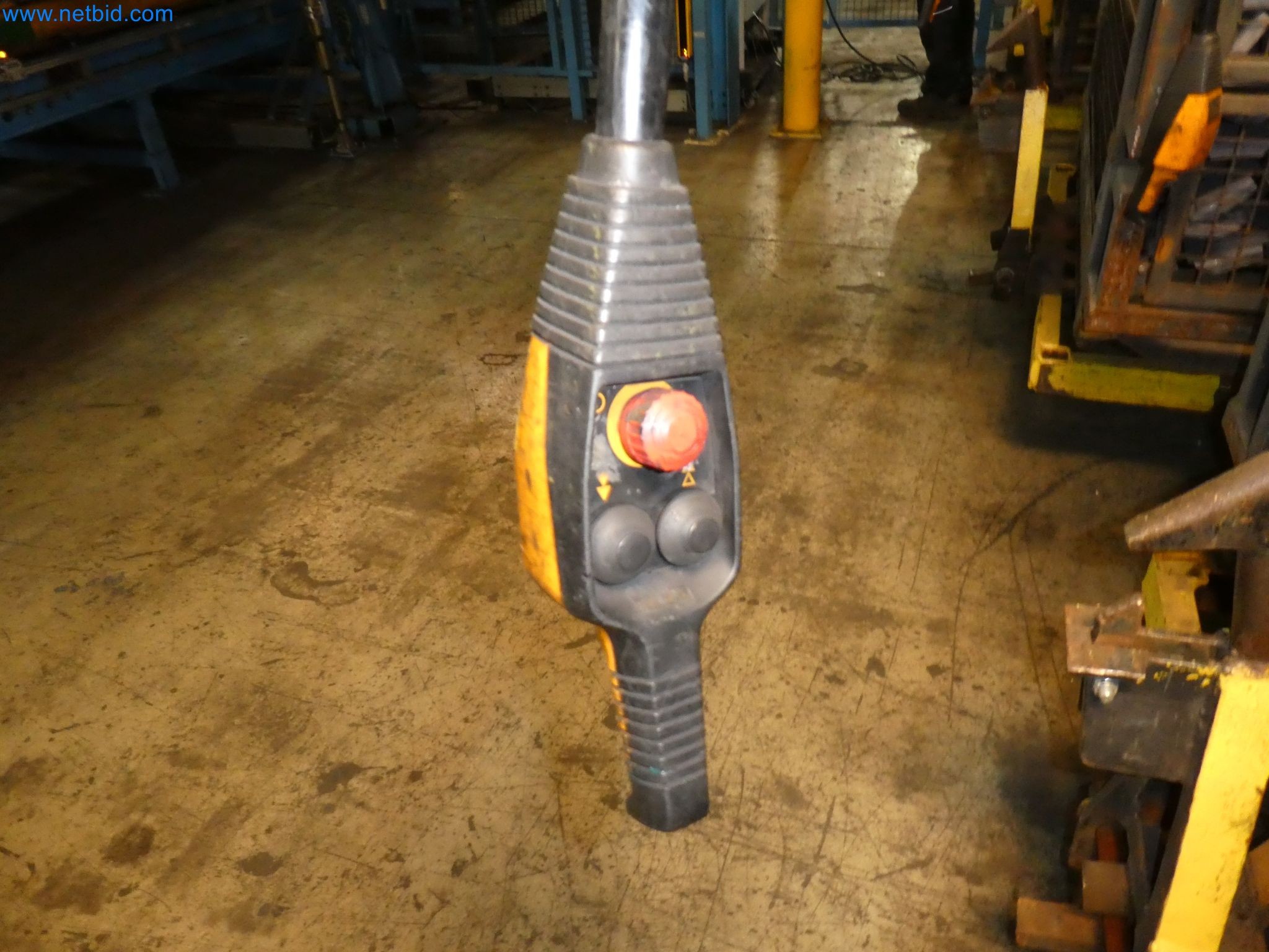 Robots, welding equipment and assembly accessories from the automotive industry-11