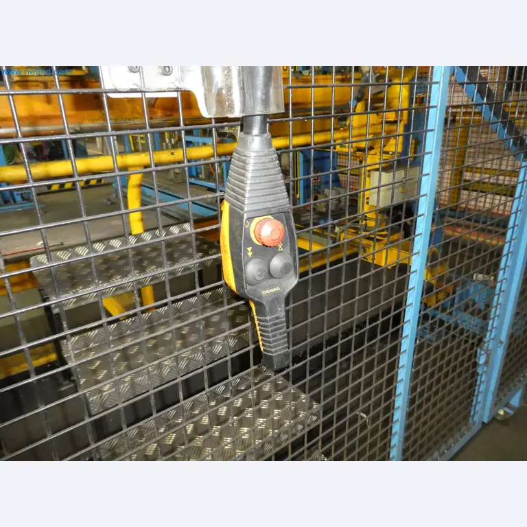 Robots, welding equipment and assembly accessories from the automotive industry-12