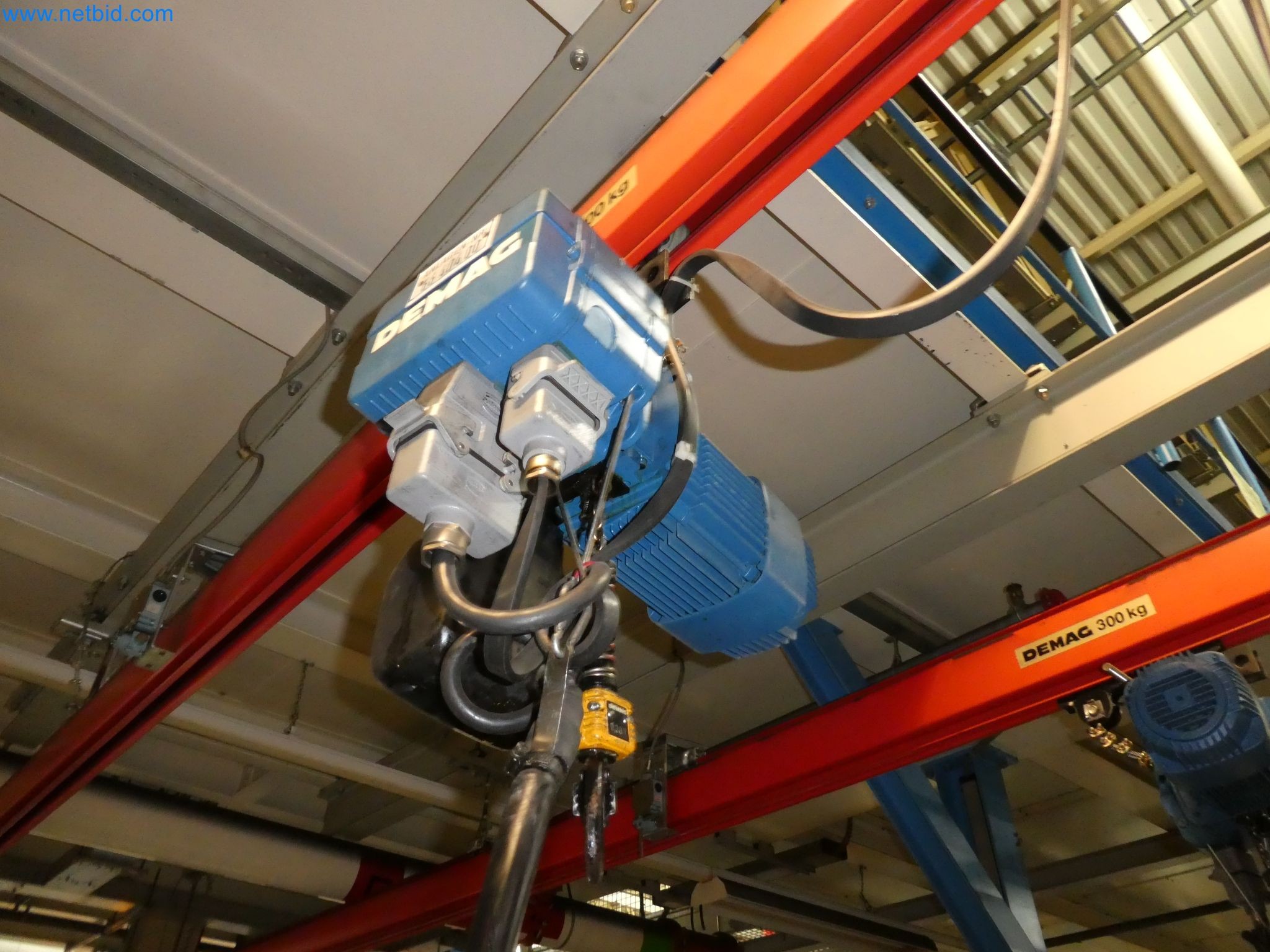 Robots, welding equipment and assembly accessories from the automotive industry-14