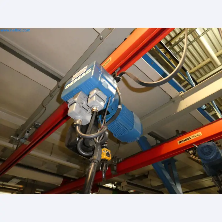 Robots, welding equipment and assembly accessories from the automotive industry-14