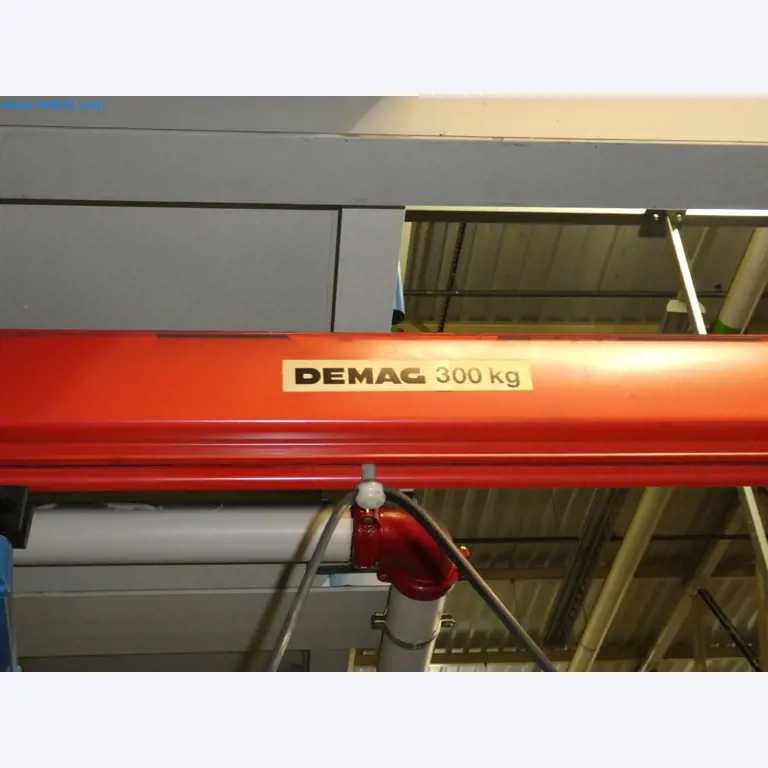 Robots, welding equipment and assembly accessories from the automotive industry-15