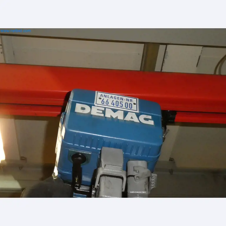 Robots, welding equipment and assembly accessories from the automotive industry-17