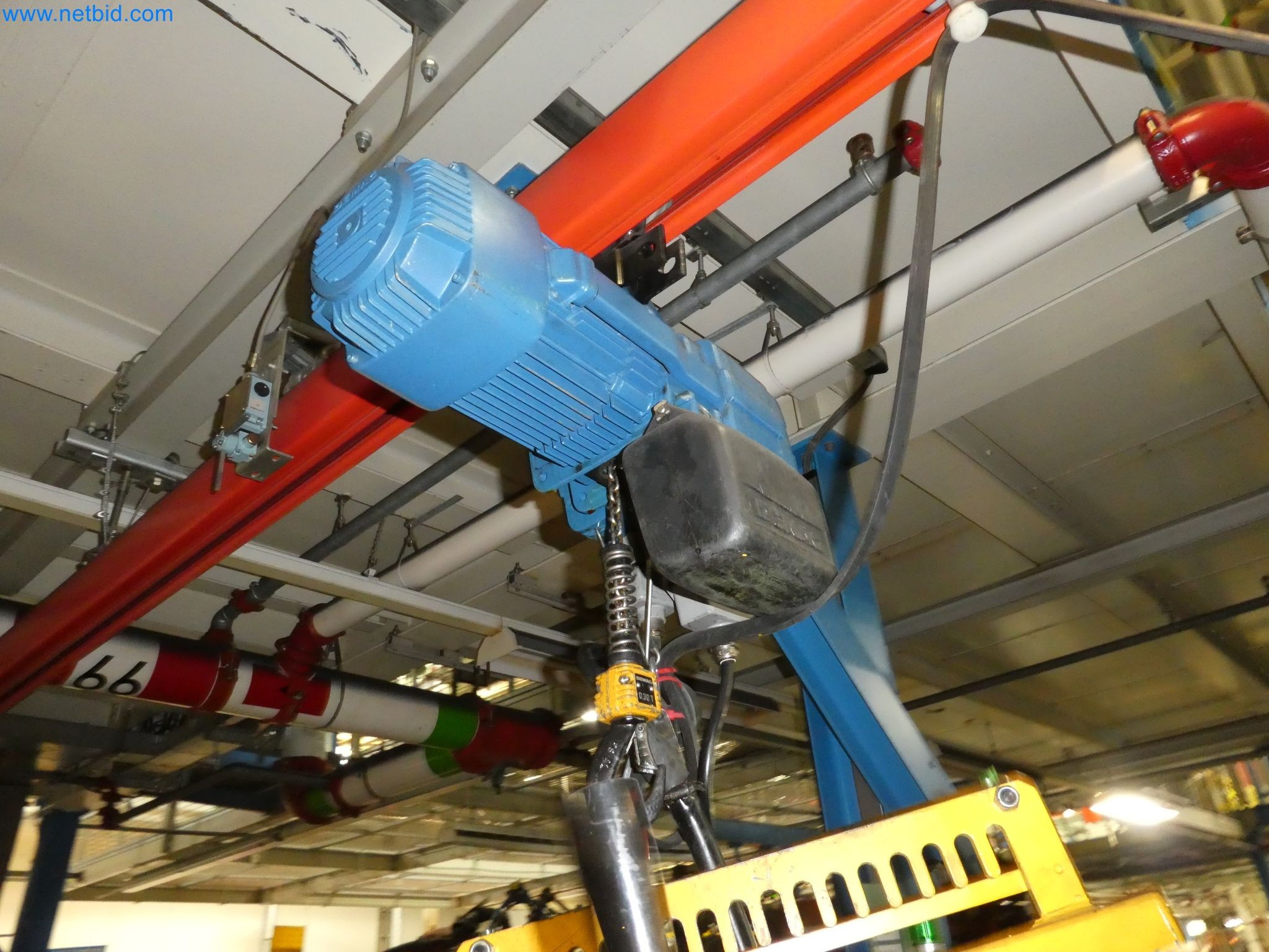 Robots, welding equipment and assembly accessories from the automotive industry-18