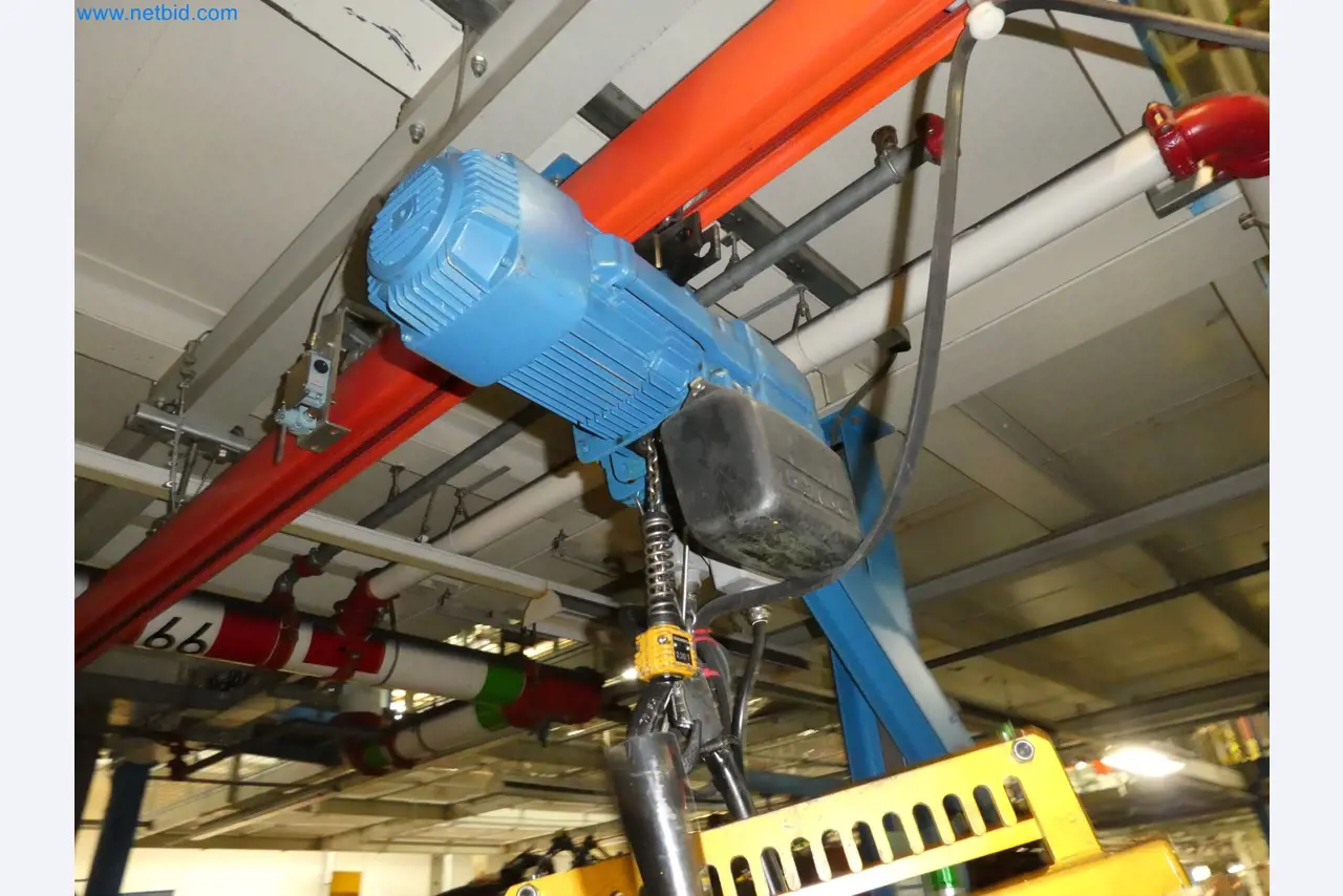 Robots, welding equipment and assembly accessories from the automotive industry-18