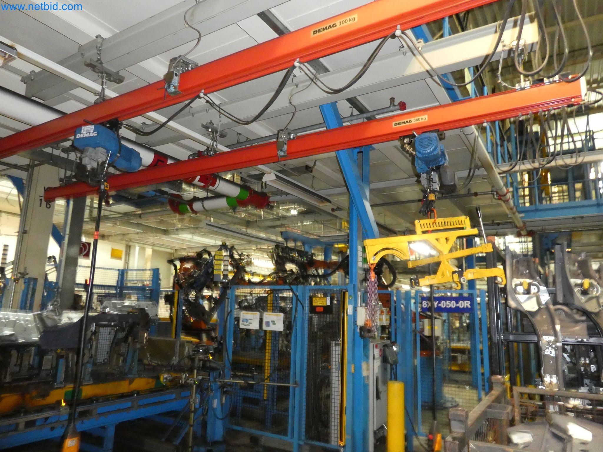 Robots, welding equipment and assembly accessories from the automotive industry-19