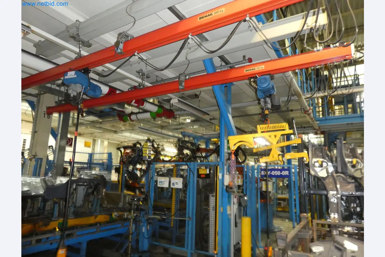 Robots, welding equipment and assembly accessories from the automotive industry-19