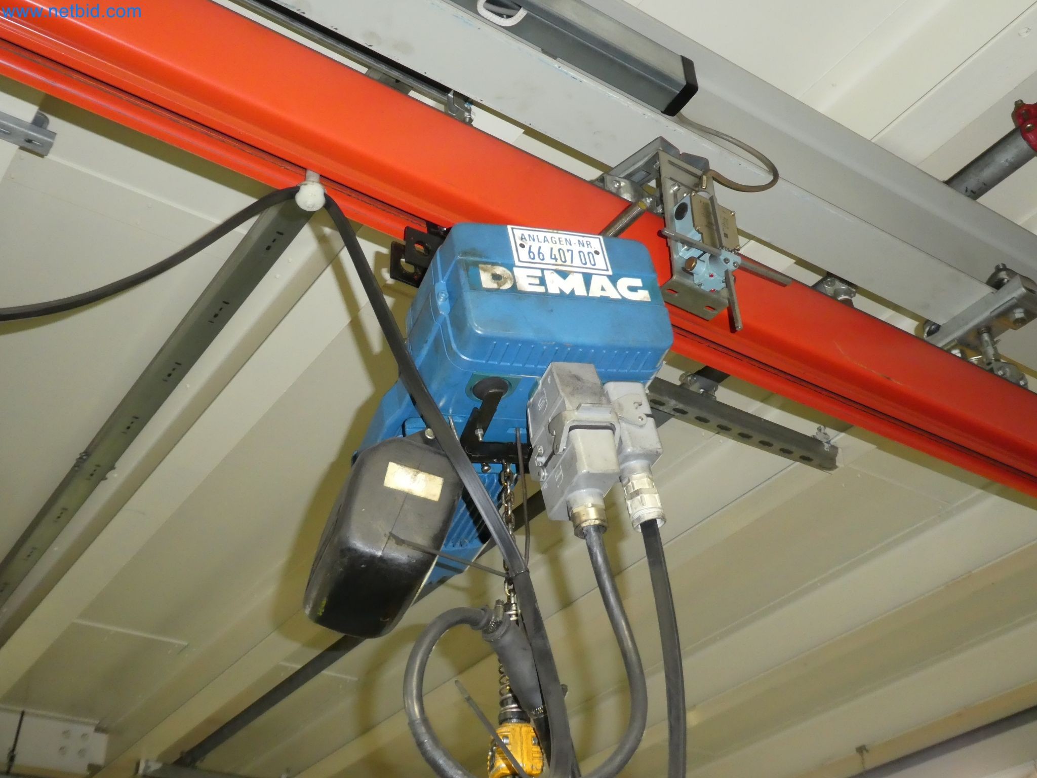 Robots, welding equipment and assembly accessories from the automotive industry-1