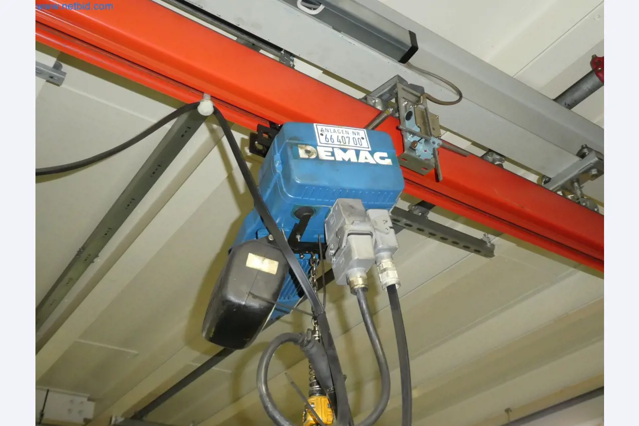 Robots, welding equipment and assembly accessories from the automotive industry-1