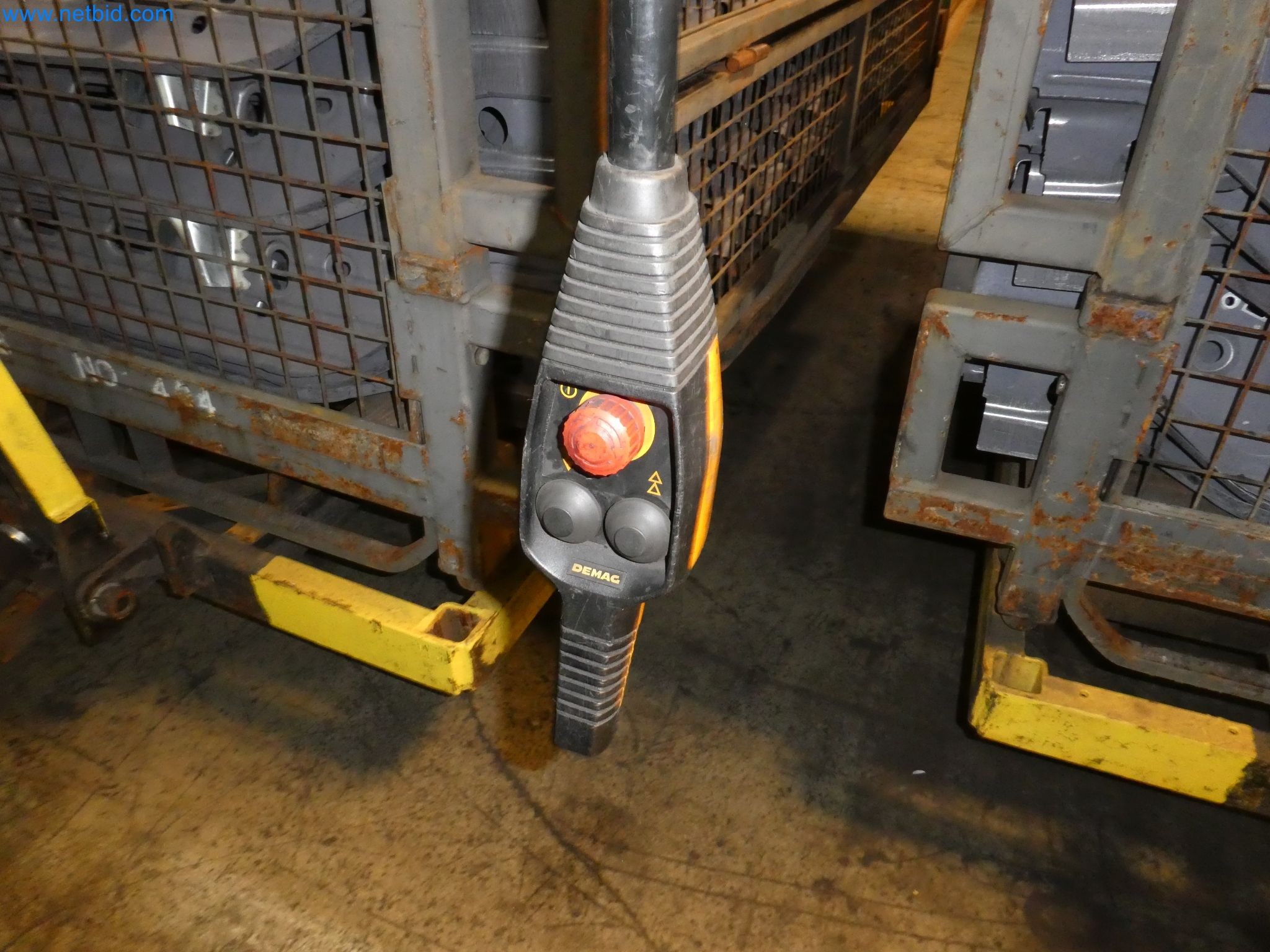 Robots, welding equipment and assembly accessories from the automotive industry-20