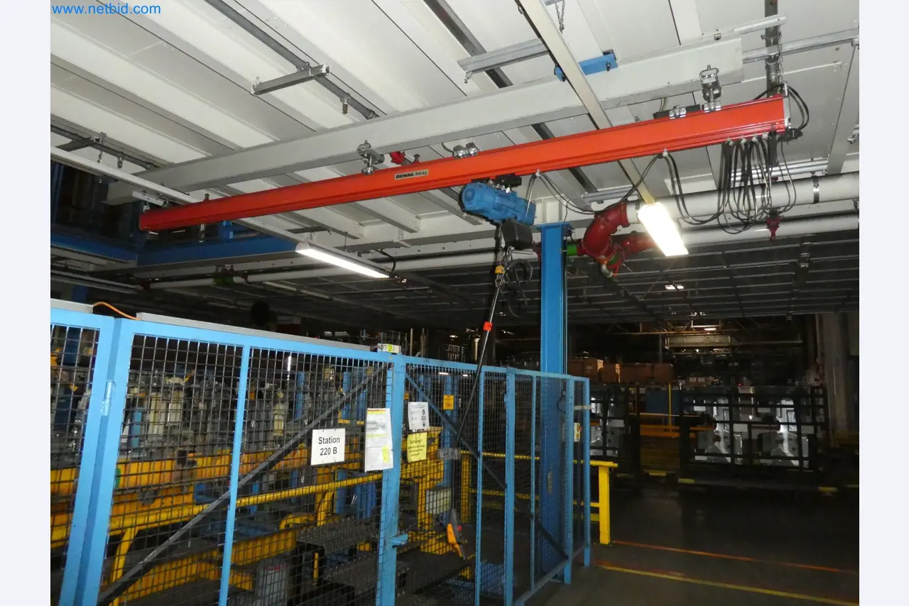 Robots, welding equipment and assembly accessories from the automotive industry-2