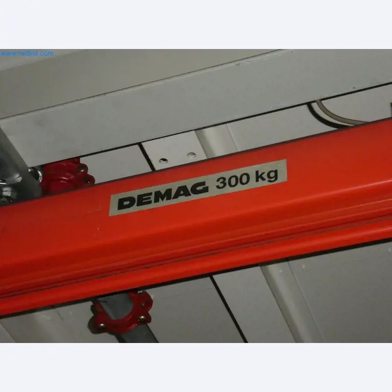 Robots, welding equipment and assembly accessories from the automotive industry-3