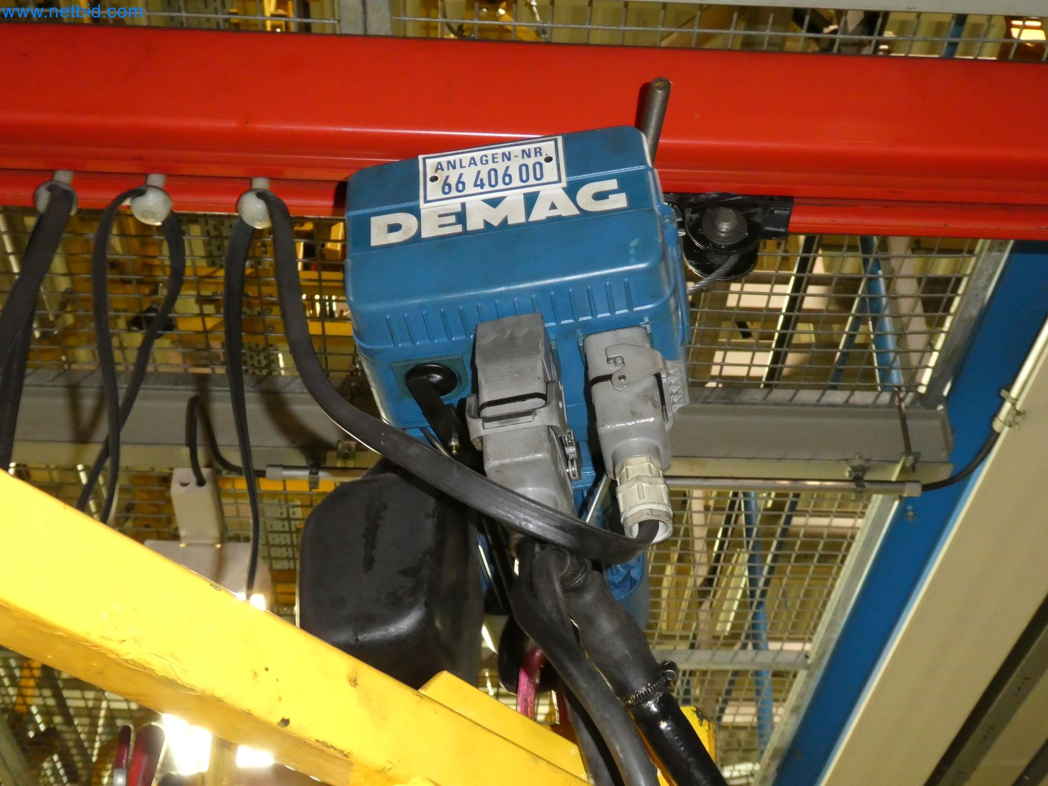 Robots, welding equipment and assembly accessories from the automotive industry-5