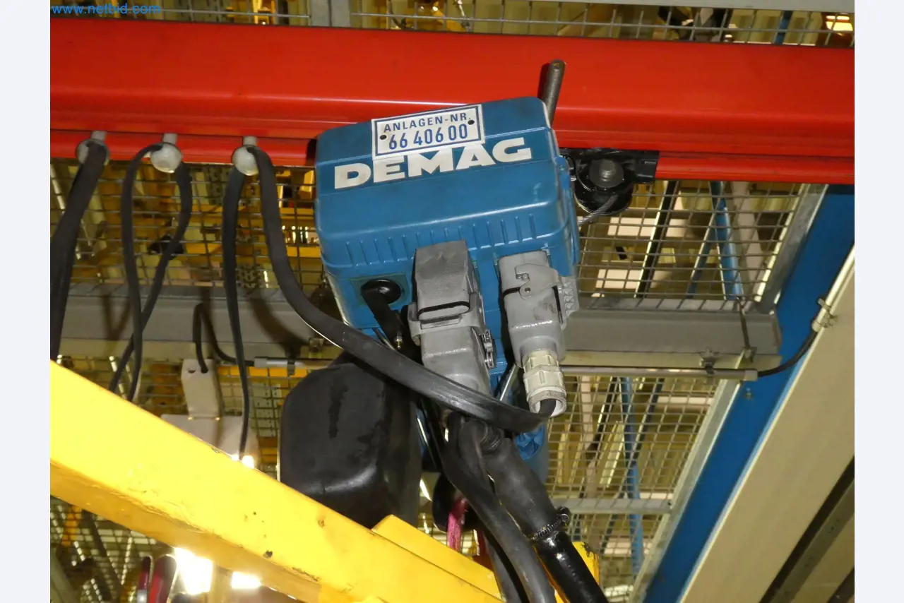 Robots, welding equipment and assembly accessories from the automotive industry-5