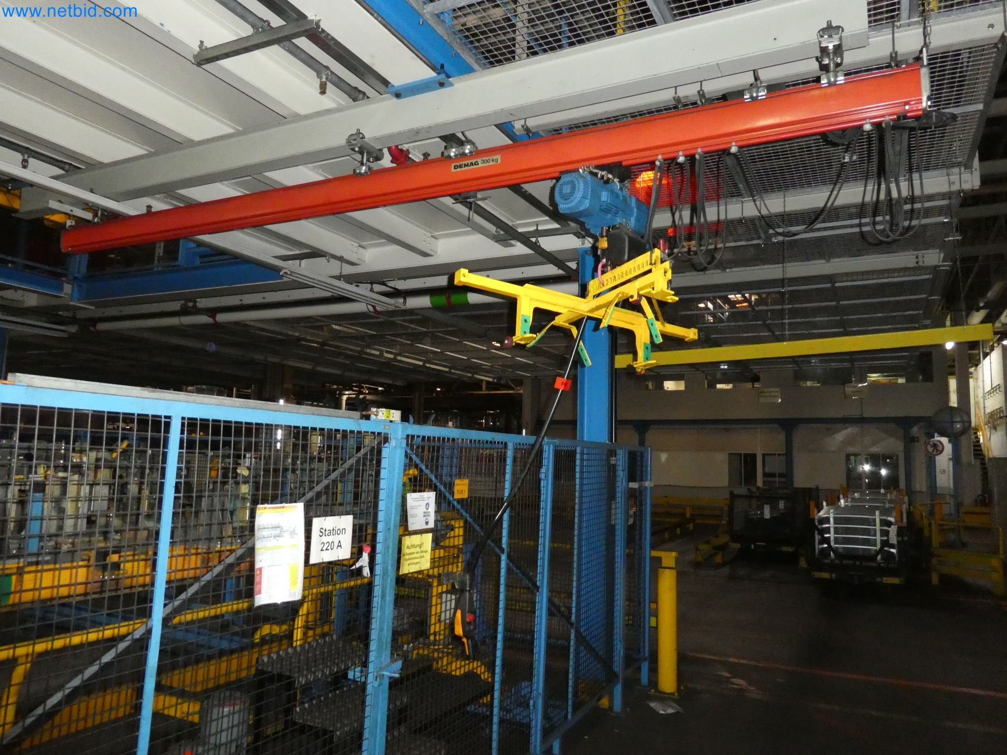 Robots, welding equipment and assembly accessories from the automotive industry-6