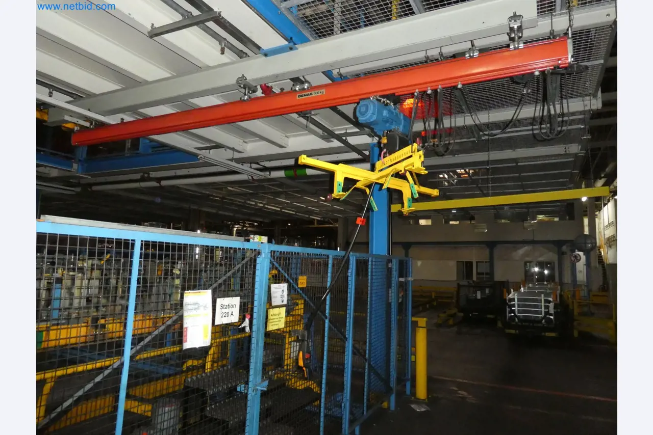 Robots, welding equipment and assembly accessories from the automotive industry-6