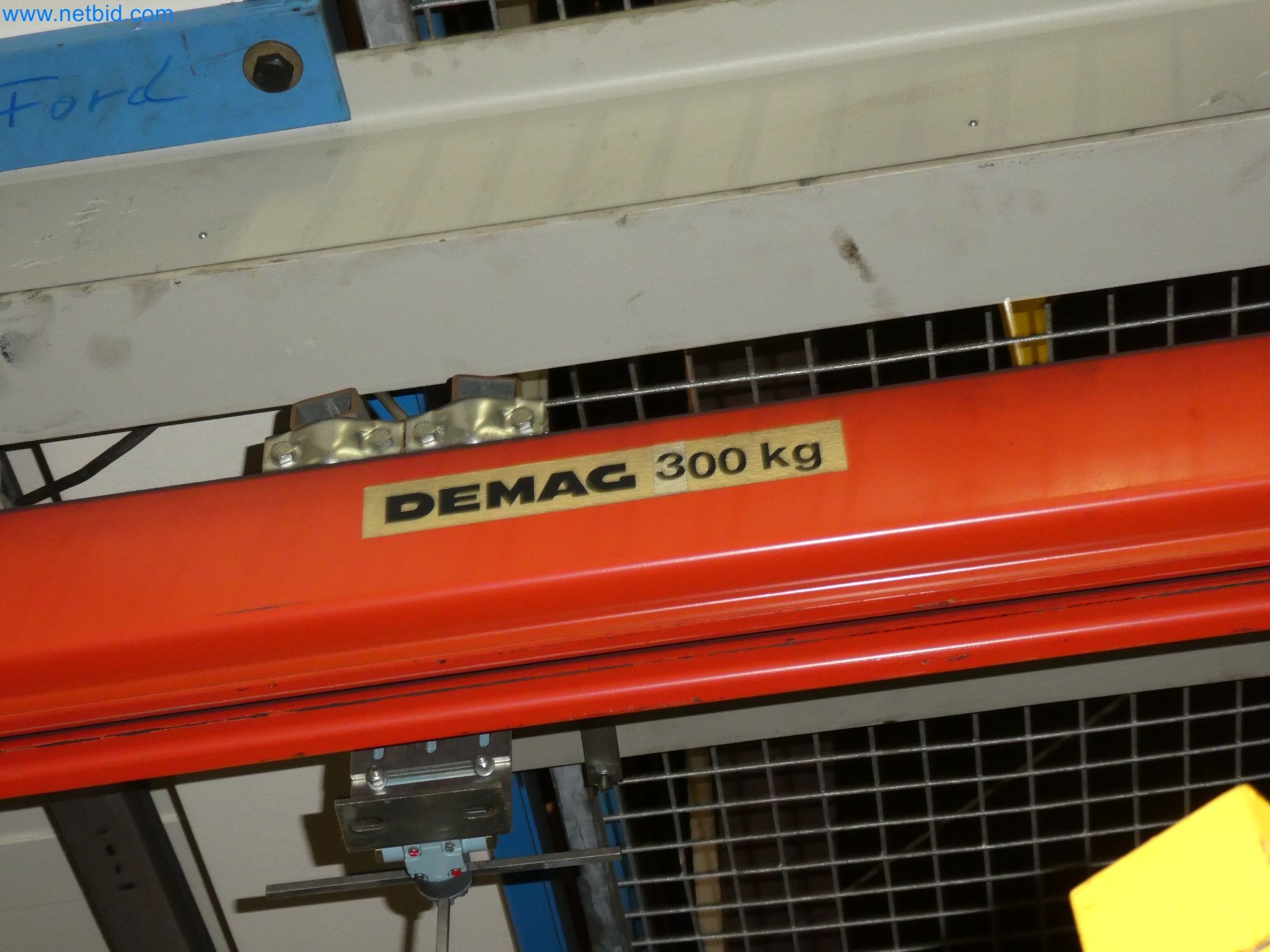 Robots, welding equipment and assembly accessories from the automotive industry-7