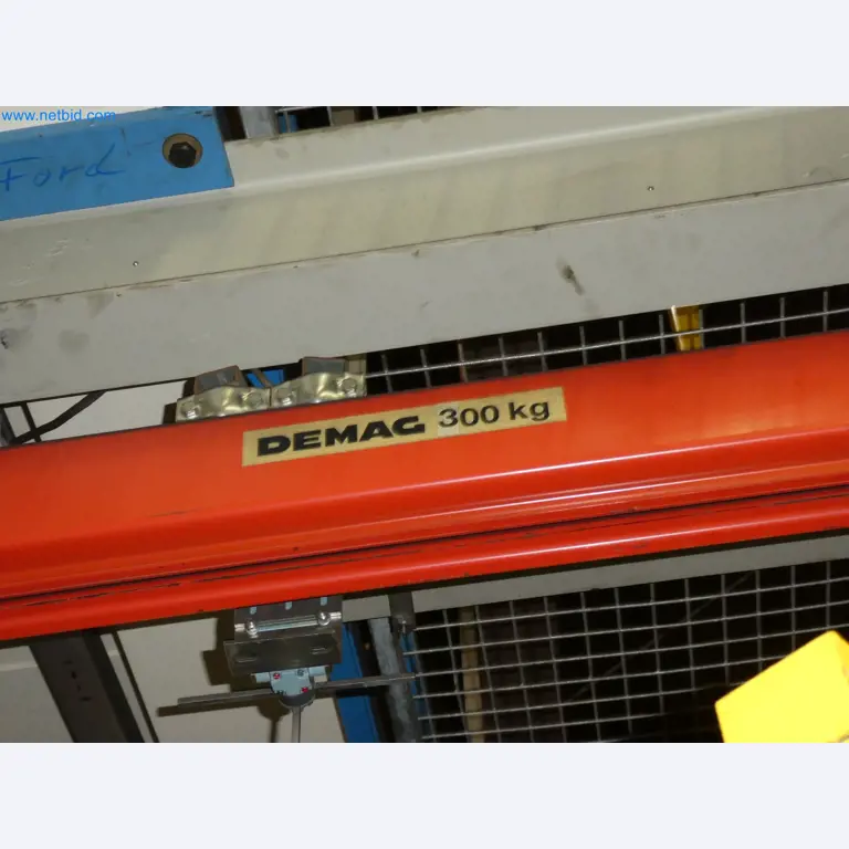 Robots, welding equipment and assembly accessories from the automotive industry-7