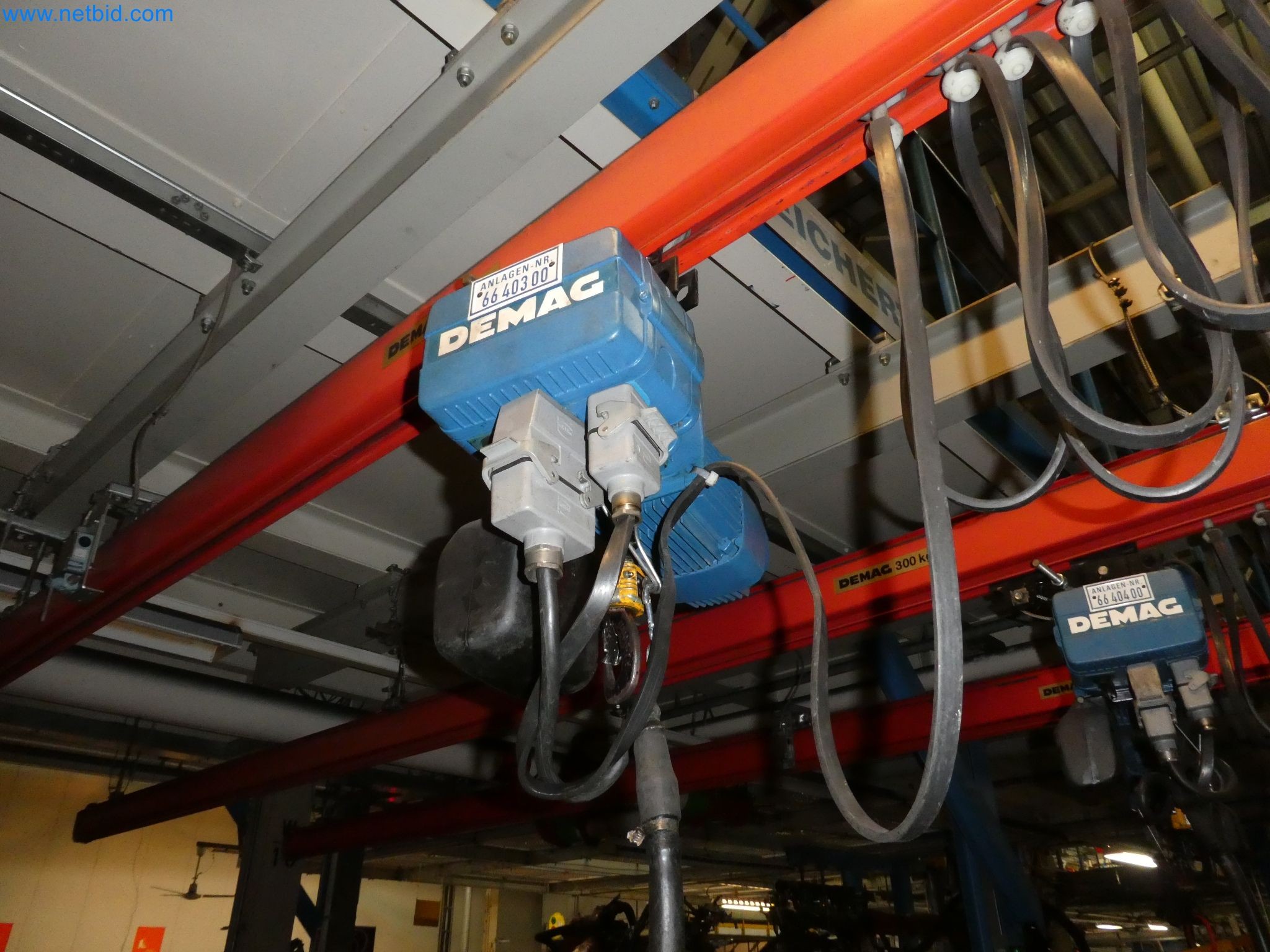 Robots, welding equipment and assembly accessories from the automotive industry-8