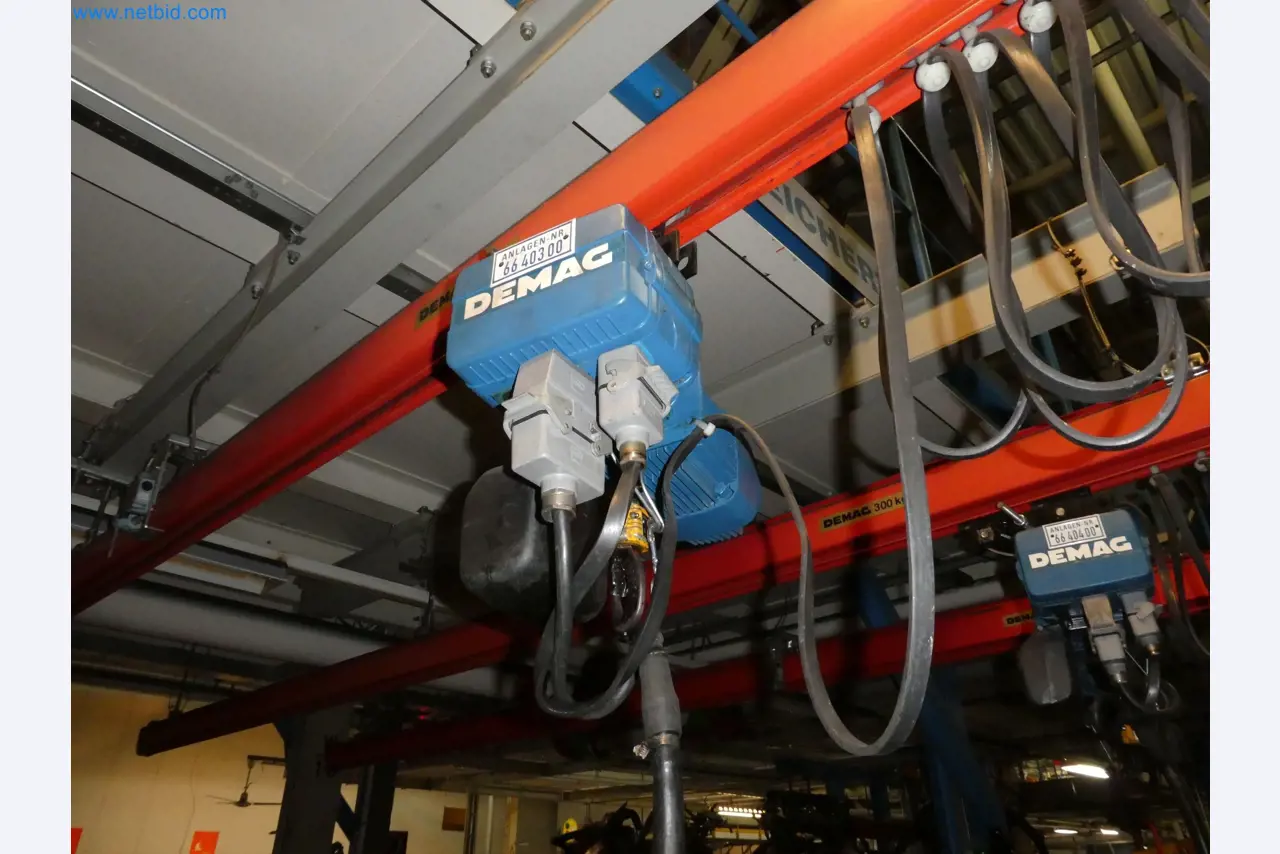 Robots, welding equipment and assembly accessories from the automotive industry-8