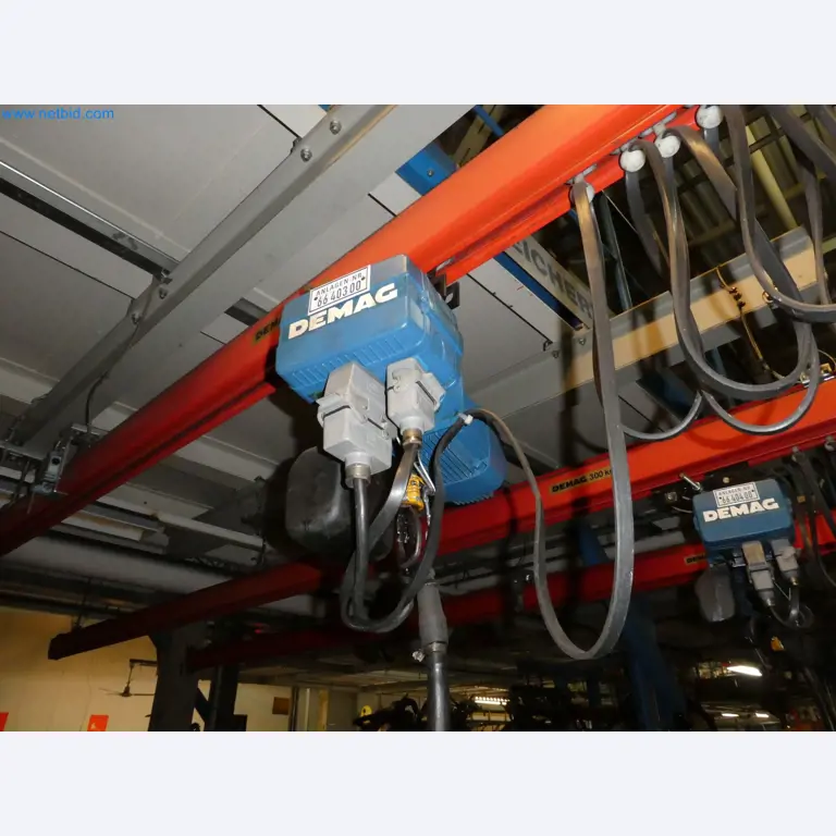 Robots, welding equipment and assembly accessories from the automotive industry-8