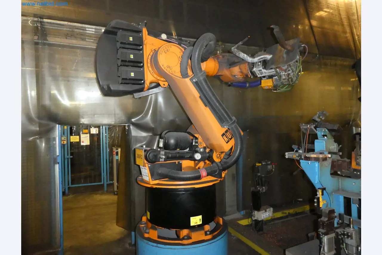 Robots, welding equipment and assembly accessories from the automotive industry-100