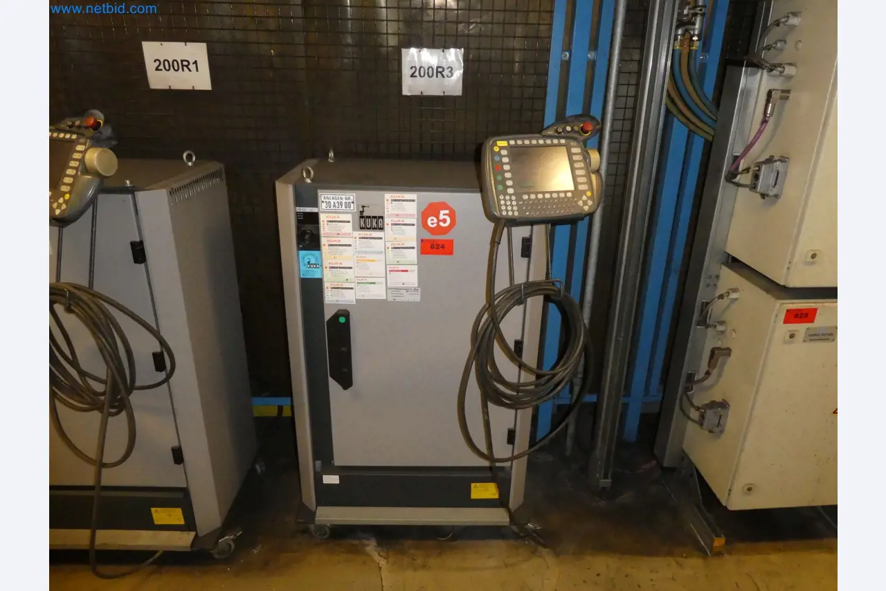 Robots, welding equipment and assembly accessories from the automotive industry-101