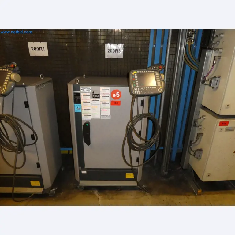 Robots, welding equipment and assembly accessories from the automotive industry-101