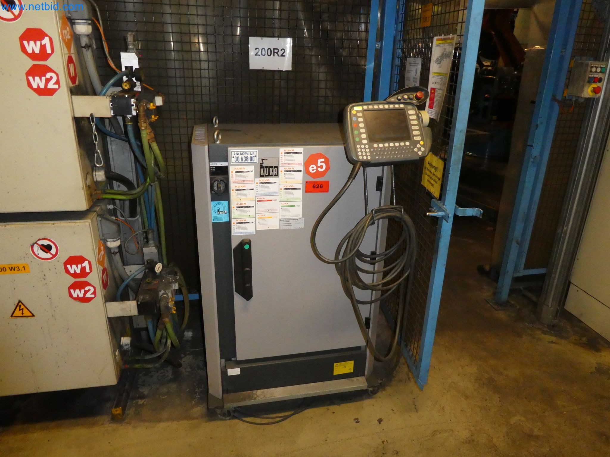 Robots, welding equipment and assembly accessories from the automotive industry-102