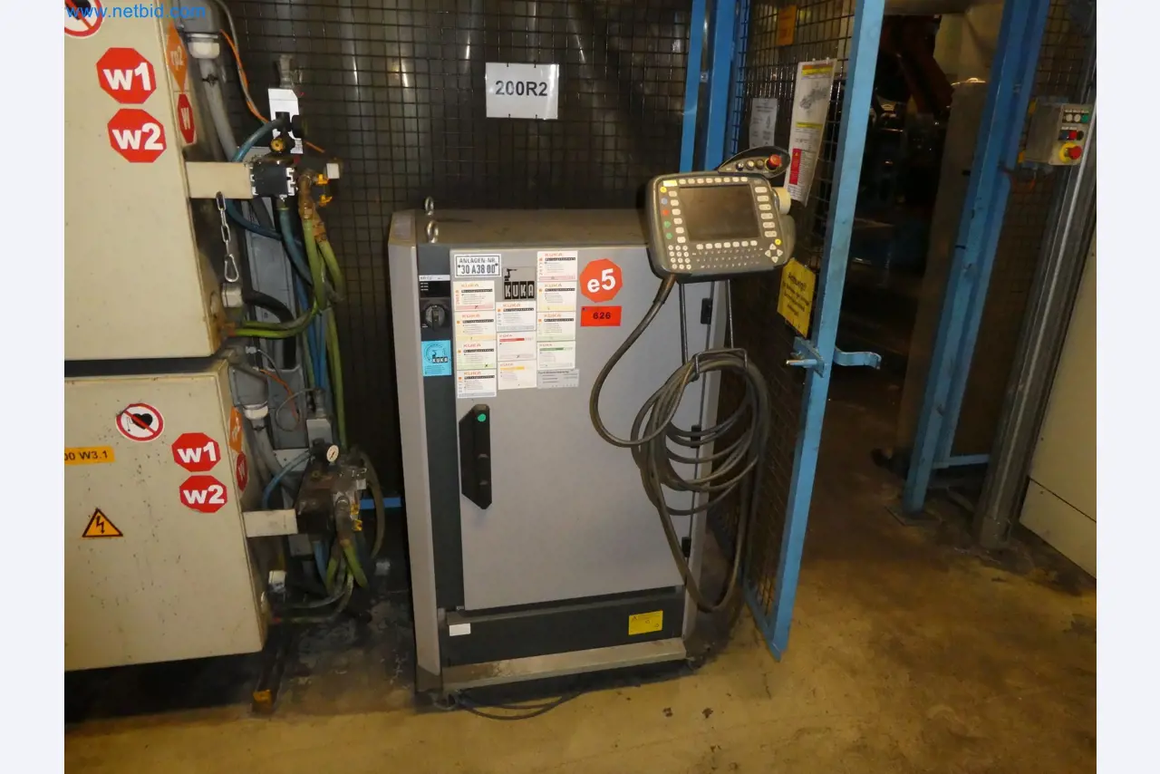 Robots, welding equipment and assembly accessories from the automotive industry-102